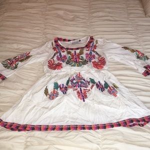 Embroidered white shirt Mexican style